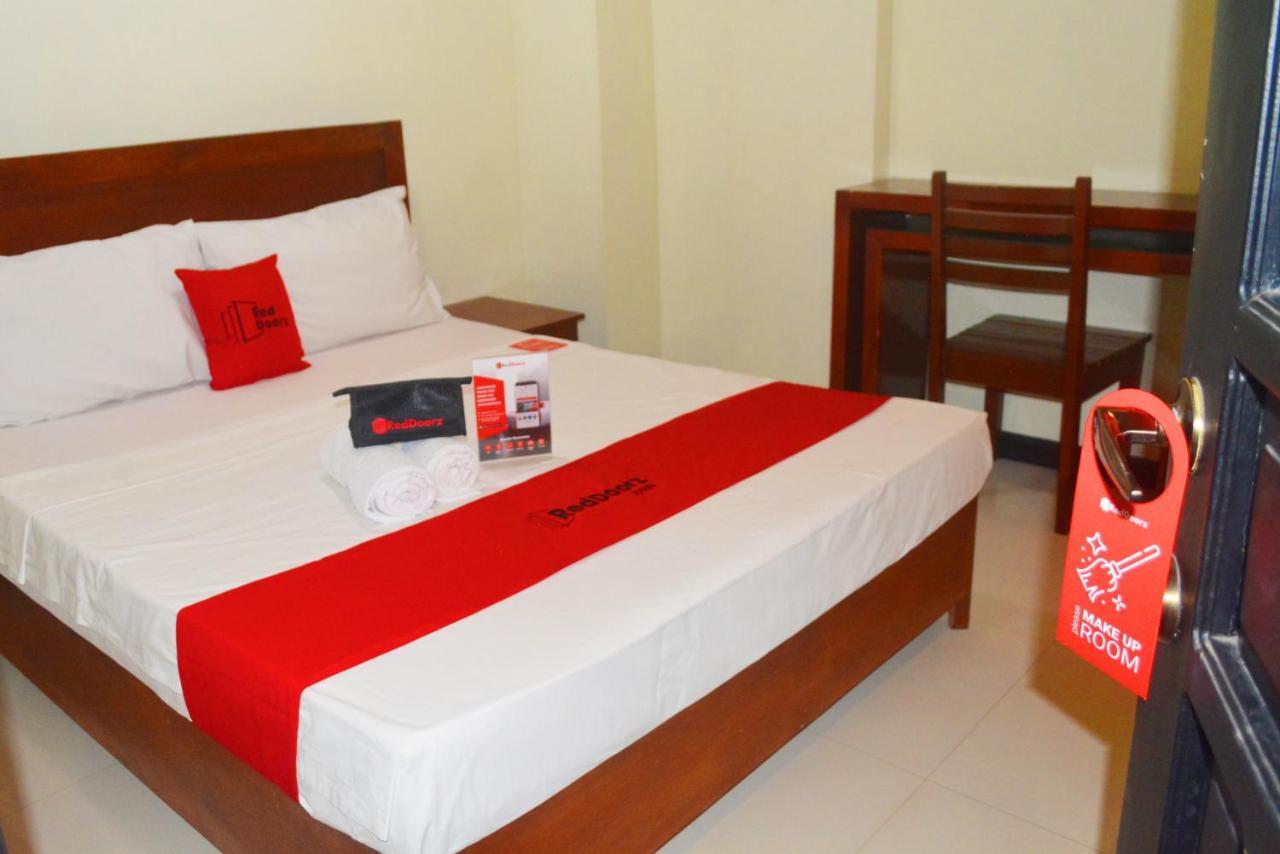 Reddoorz Near Sm Puerto Princesa Bagian luar foto